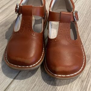 Lamour size 13 toddler shoes.